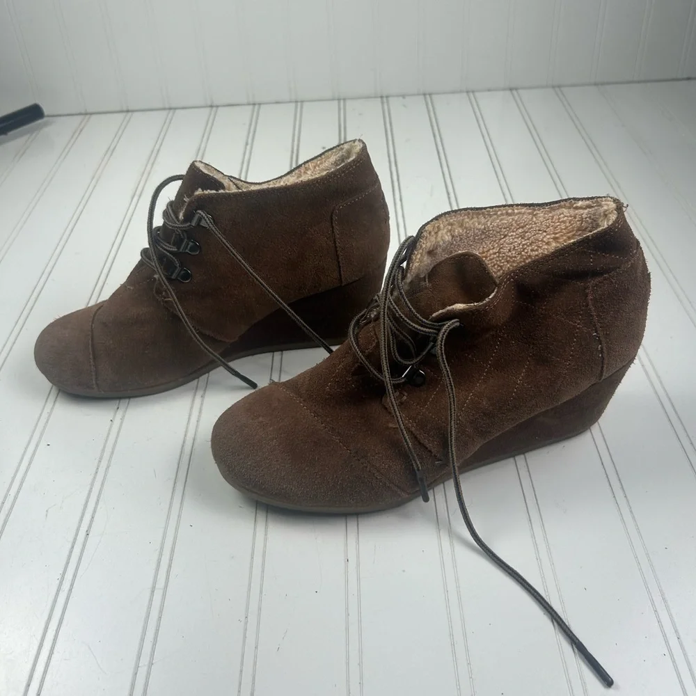 Tom’s Chocolate Brown Suede Desert Wedge Ankle Boots Women’s Size 8.5